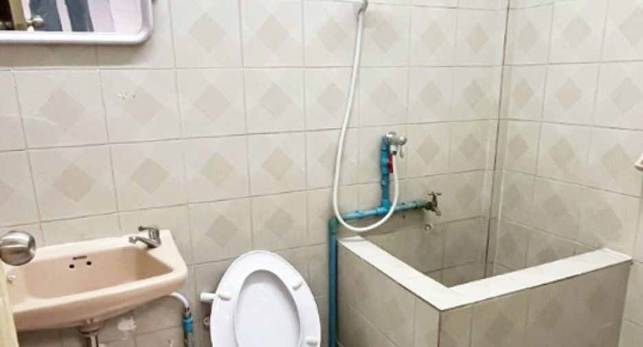 For sale 2 bedrooms townhouse in Bang Kapi, Bangkok