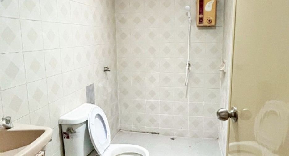 For sale 2 bedrooms townhouse in Bang Kapi, Bangkok