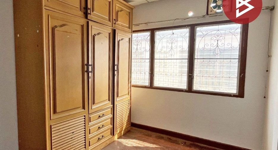 For sale 2 bedrooms townhouse in Bang Kapi, Bangkok