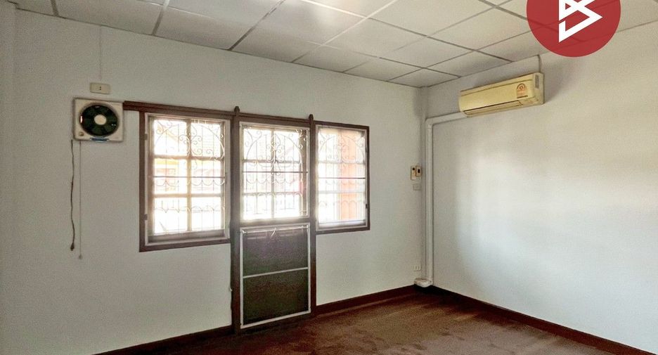 For sale 2 bedrooms townhouse in Bang Kapi, Bangkok