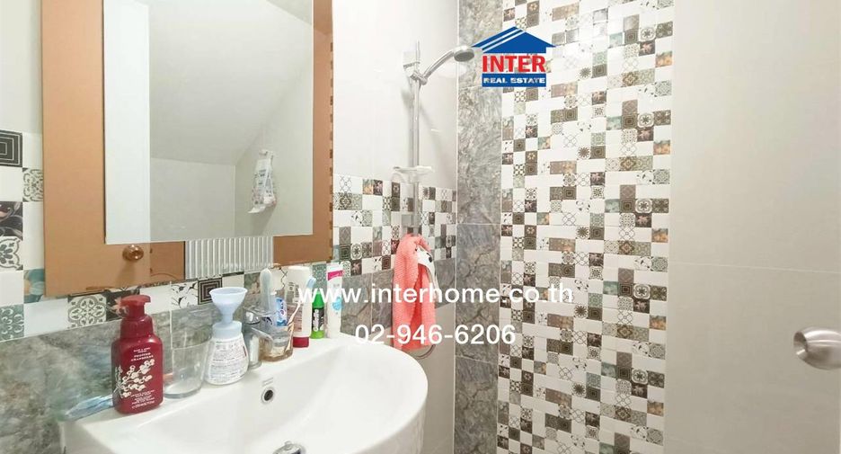 For sale 4 bedrooms townhouse in Lak Si, Bangkok