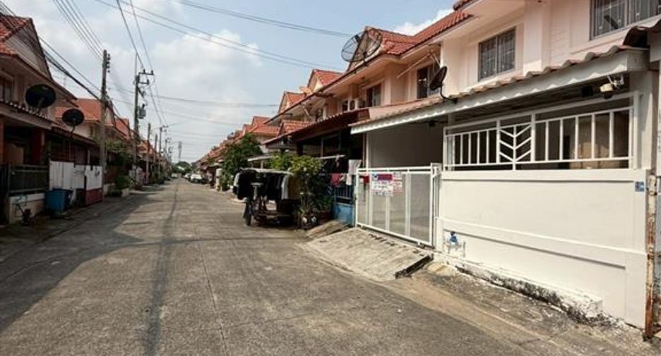 For sale 3 bedrooms townhouse in Khlong Luang, Pathum Thani