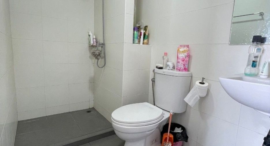 For sale 1 bed condo in Mueang Samut Prakan, Samut Prakan