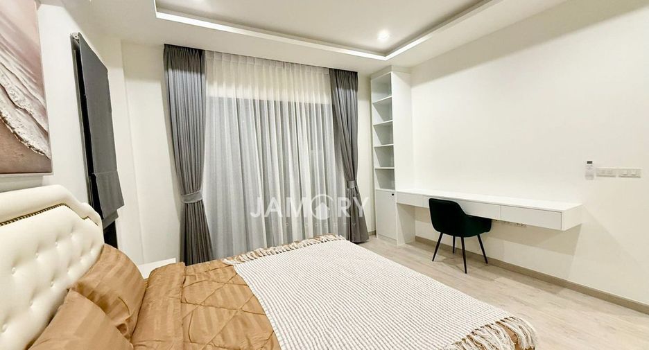 For rent 4 bedrooms house in East Pattaya, Pattaya