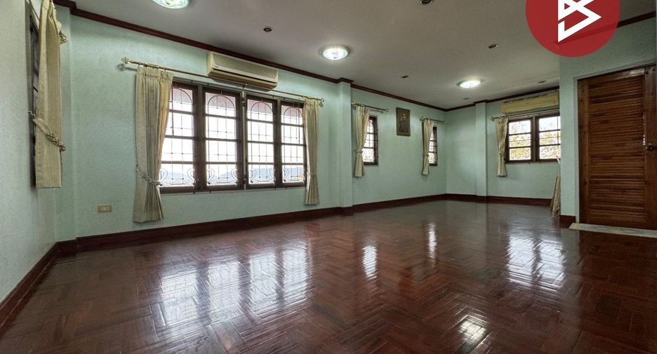 Haus zum Kauf mit 5 Zimmer in Sattahip, Chonburi