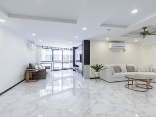 For rent 3 bedrooms condo in Khlong Toei, Bangkok