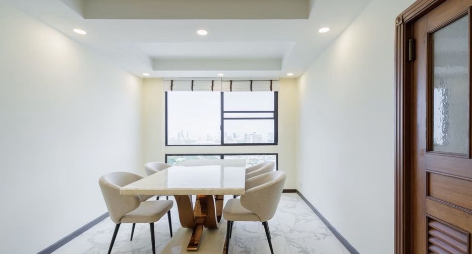 For rent 3 bedrooms condo in Khlong Toei, Bangkok