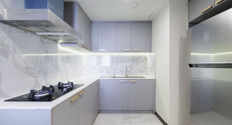 For rent 3 bedrooms condo in Khlong Toei, Bangkok