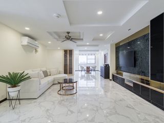 For rent 3 bedrooms condo in Khlong Toei, Bangkok