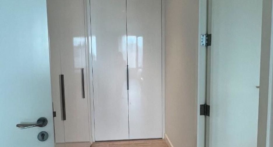 For rent 2 bedrooms condo in Pathum Wan, Bangkok