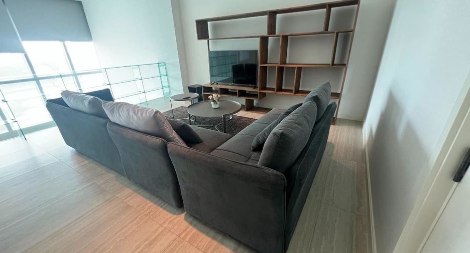 For rent 2 bedrooms condo in Pathum Wan, Bangkok