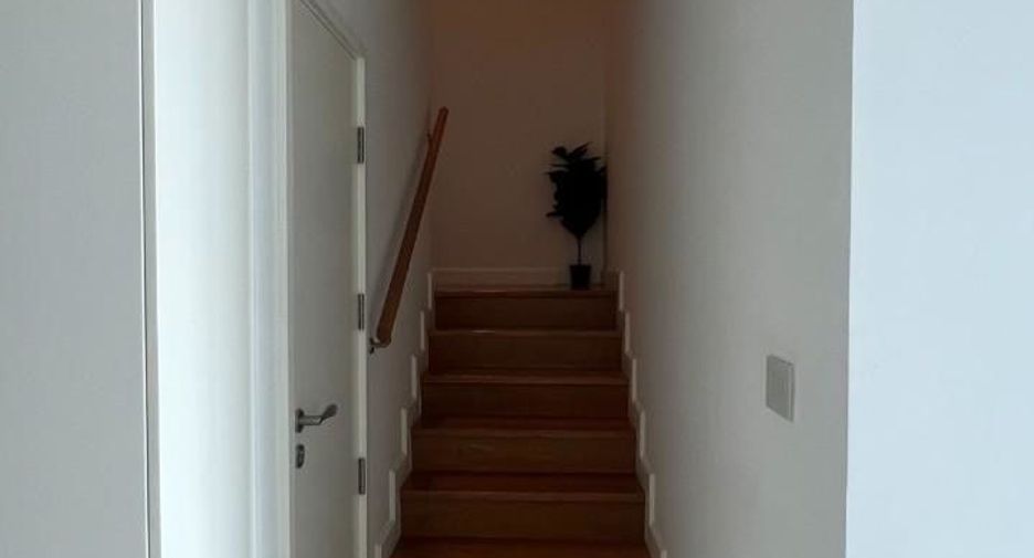 For rent 2 bedrooms condo in Pathum Wan, Bangkok