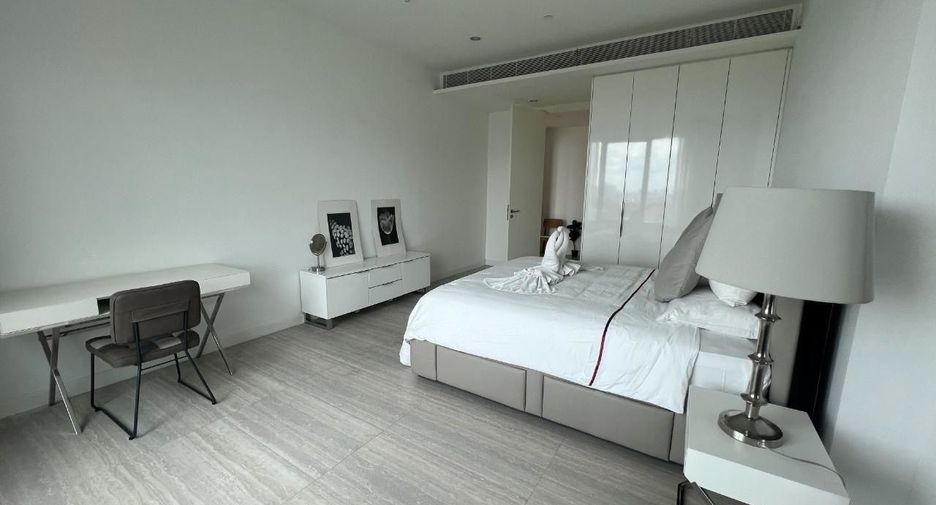 For rent 2 bedrooms condo in Pathum Wan, Bangkok