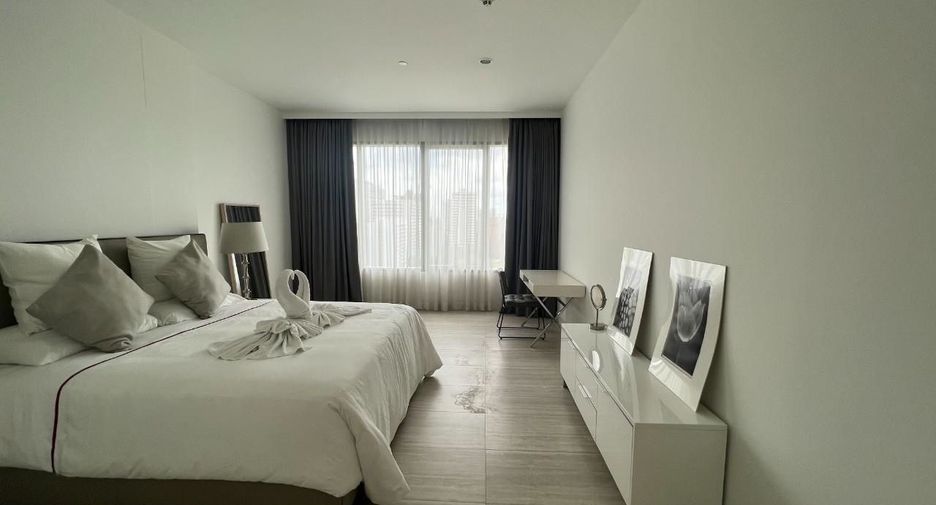 For rent 2 bedrooms condo in Pathum Wan, Bangkok