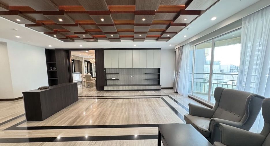 For rent 4 bedrooms condo in Khlong Toei, Bangkok