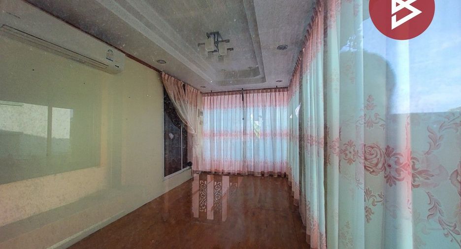 For sale 4 bedrooms townhouse in Lam Luk Ka, Pathum Thani