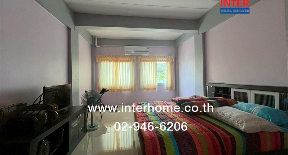 For sale 3 bedrooms townhouse in Bang Kapi, Bangkok