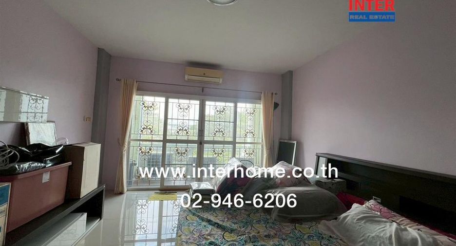 For sale 3 bedrooms townhouse in Bang Kapi, Bangkok
