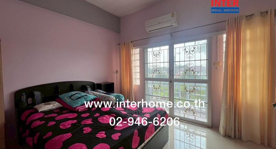 For sale 3 bedrooms townhouse in Bang Kapi, Bangkok