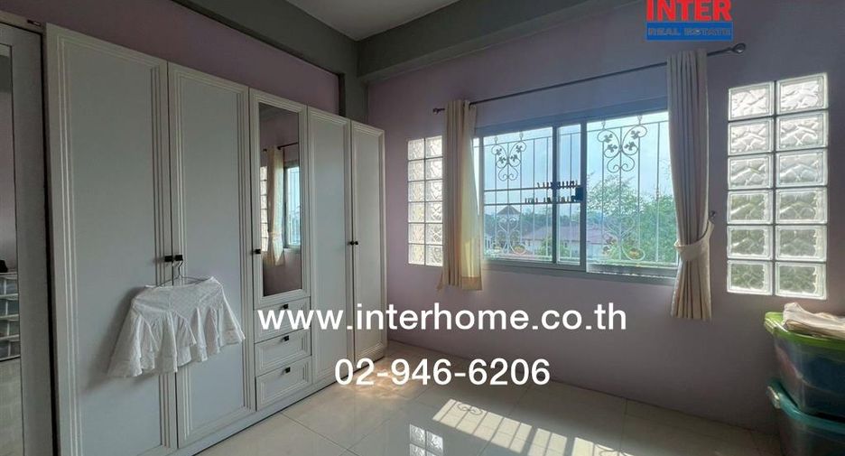 For sale 3 bedrooms townhouse in Bang Kapi, Bangkok