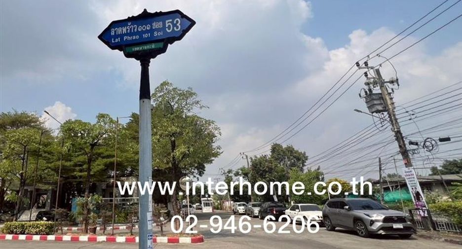 For sale 3 bedrooms townhouse in Bang Kapi, Bangkok