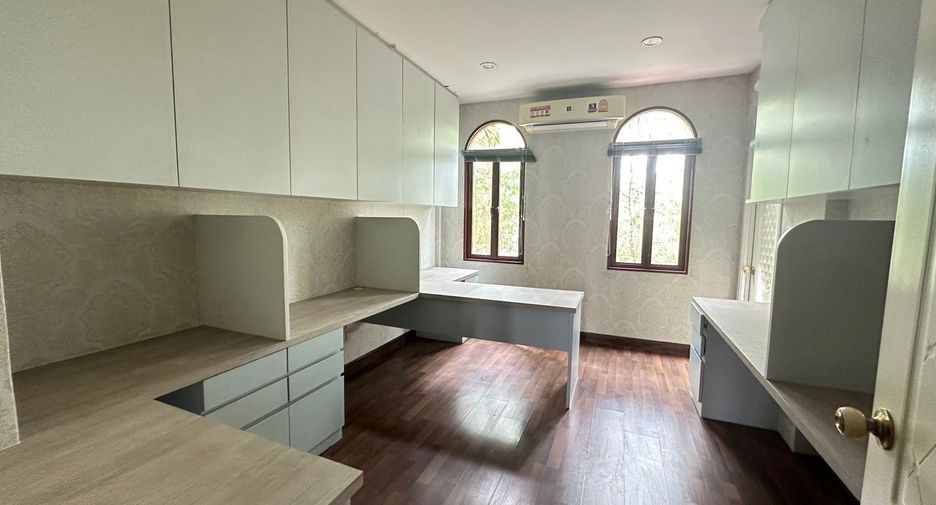 For sale retail Space in Bang Khen, Bangkok