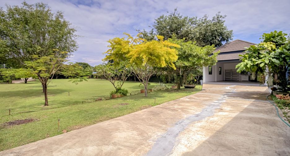 For rent and for sale 3 bedrooms house in Saraphi, Chiang Mai