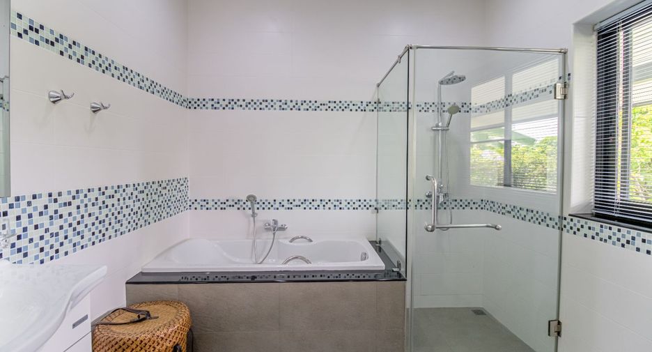For rent and for sale 3 bedrooms house in Saraphi, Chiang Mai