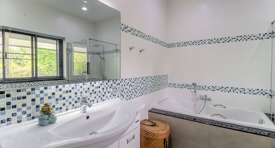 For rent and for sale 3 bedrooms house in Saraphi, Chiang Mai