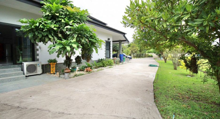 For rent and for sale 3 bedrooms house in Saraphi, Chiang Mai