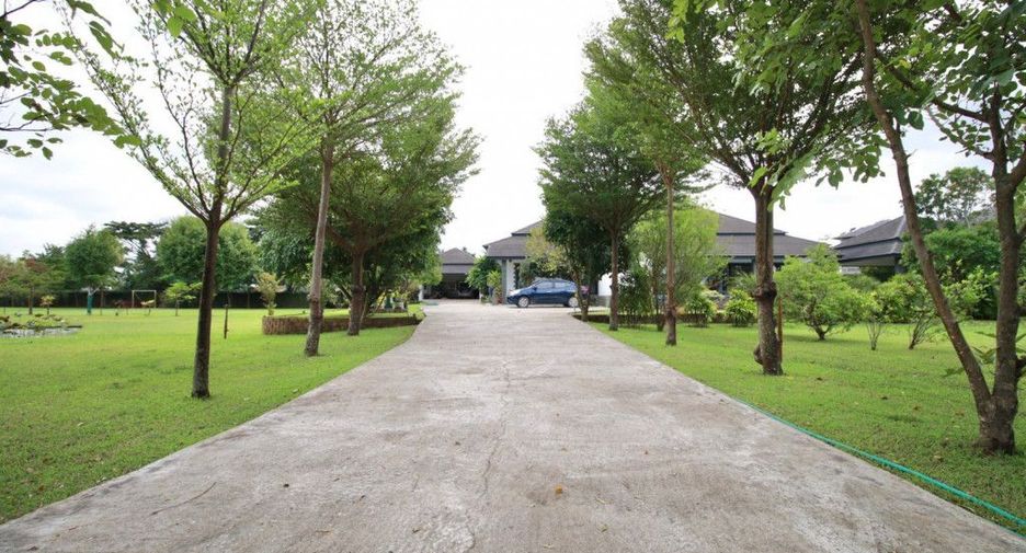 For rent and for sale 3 bedrooms house in Saraphi, Chiang Mai