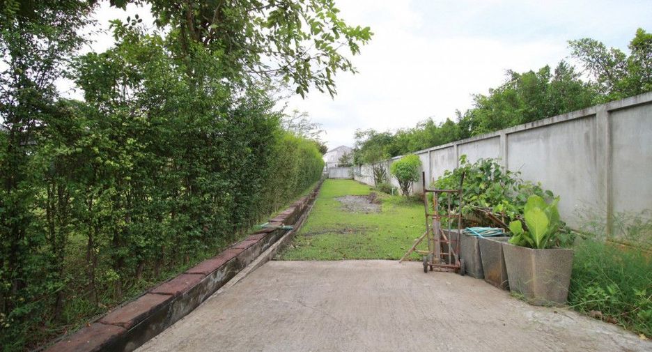 For rent and for sale 3 bedrooms house in Saraphi, Chiang Mai