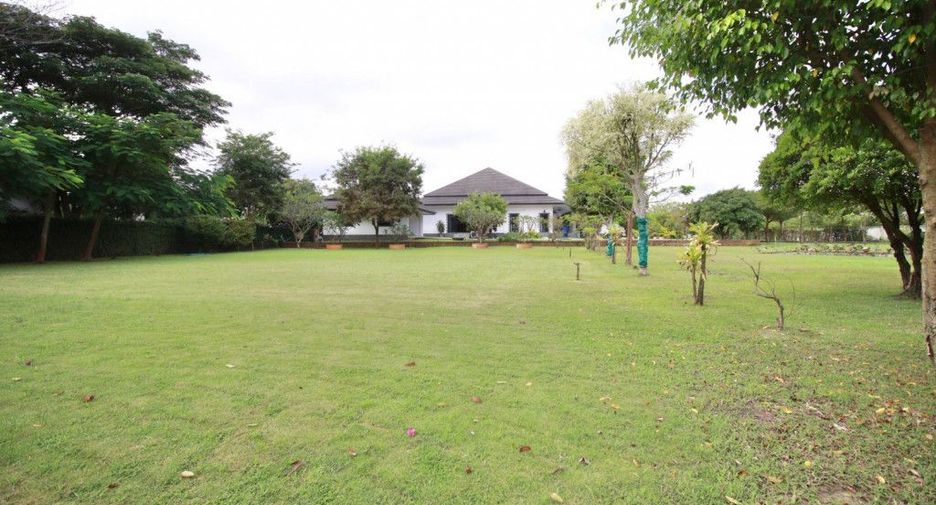 For rent and for sale 3 bedrooms house in Saraphi, Chiang Mai