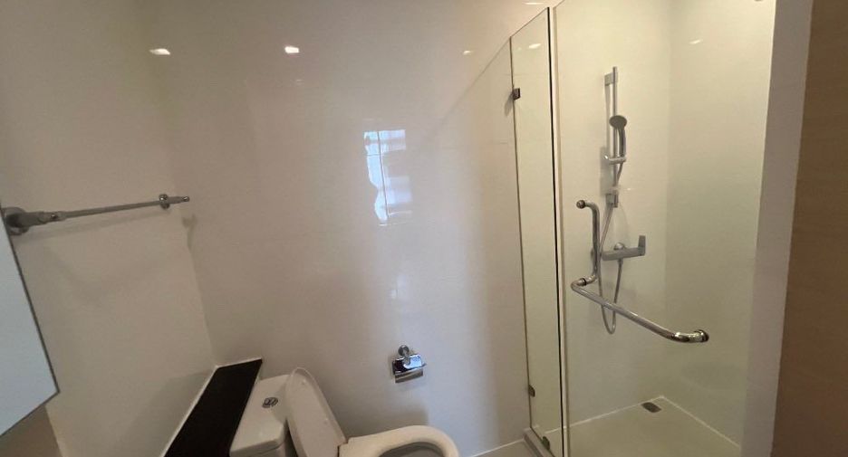 Condo en alquiler de 2 habitaciones en Bang Na, Bangkok
