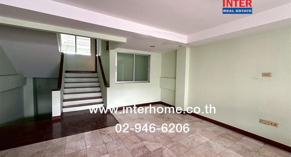 Reihenhaus zum Kauf mit 24 Zimmer in Huai Khwang, Bangkok