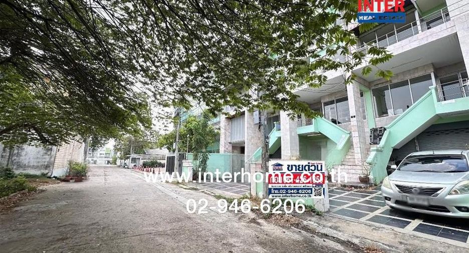 Reihenhaus zum Kauf mit 24 Zimmer in Huai Khwang, Bangkok