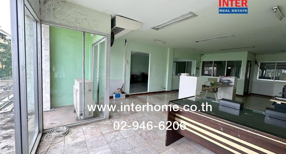 Reihenhaus zum Kauf mit 24 Zimmer in Huai Khwang, Bangkok
