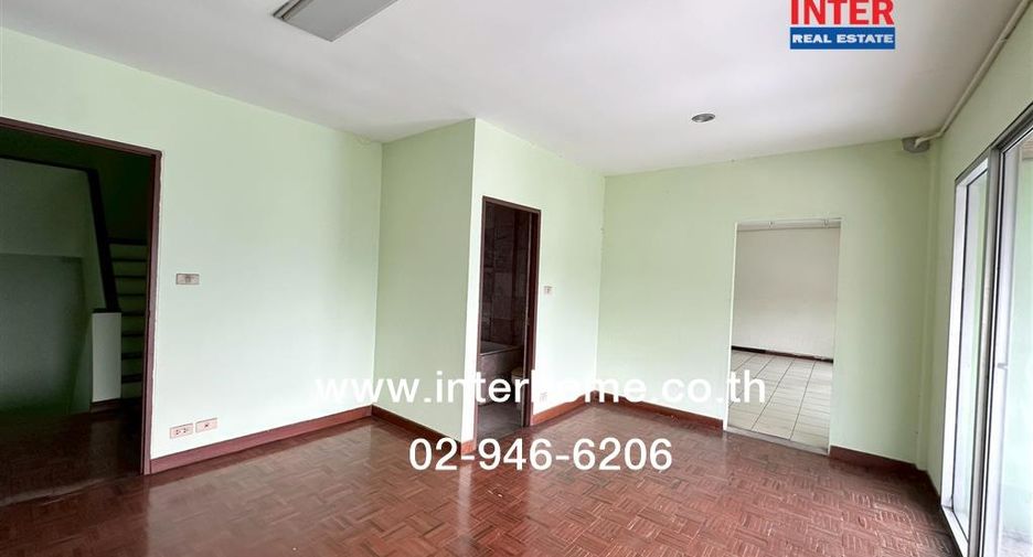 Reihenhaus zum Kauf mit 24 Zimmer in Huai Khwang, Bangkok