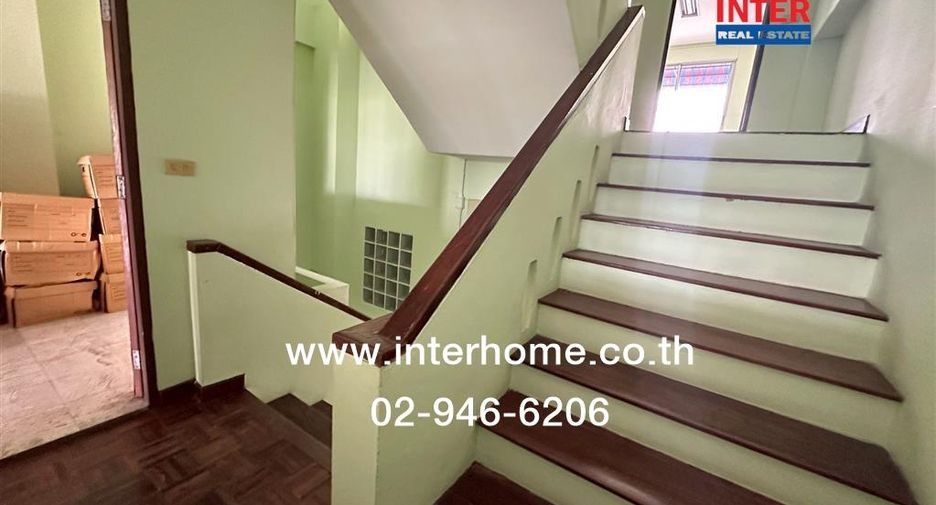 Reihenhaus zum Kauf mit 24 Zimmer in Huai Khwang, Bangkok
