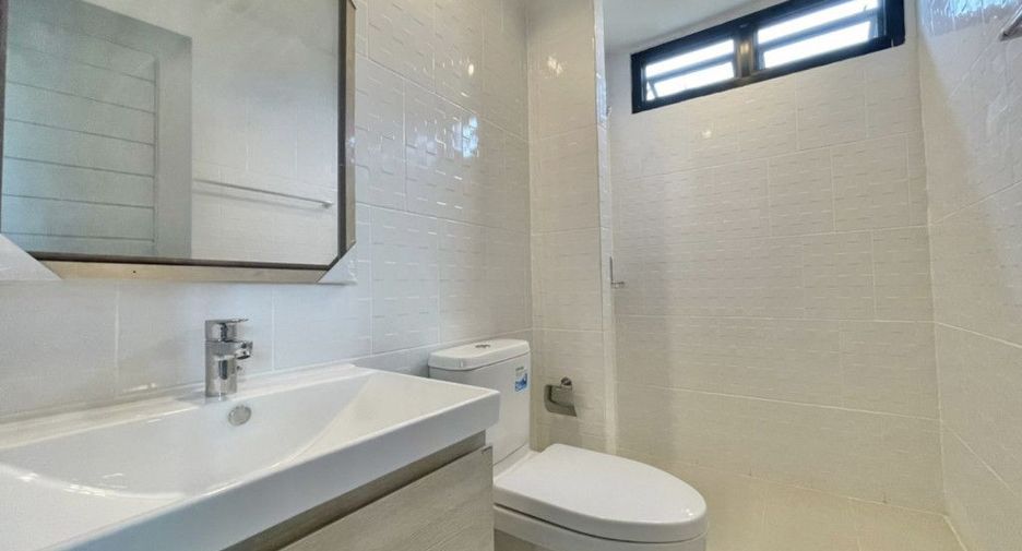 For rent and for sale 4 bedrooms house in Saraphi, Chiang Mai