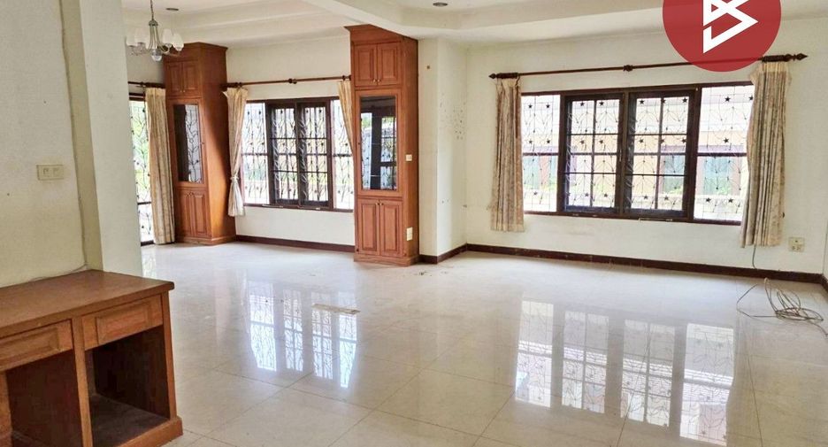 For sale 4 bedrooms house in Mueang Samut Prakan, Samut Prakan