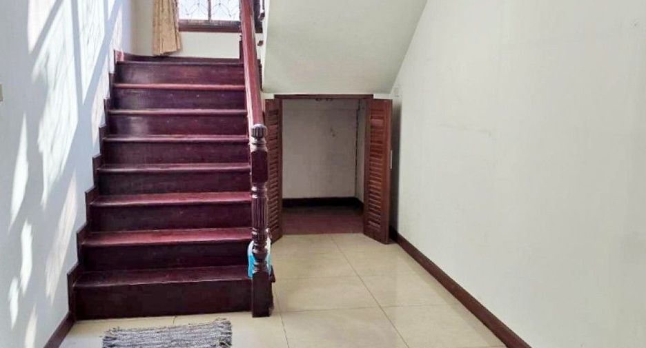 For sale 4 bedrooms house in Mueang Samut Prakan, Samut Prakan