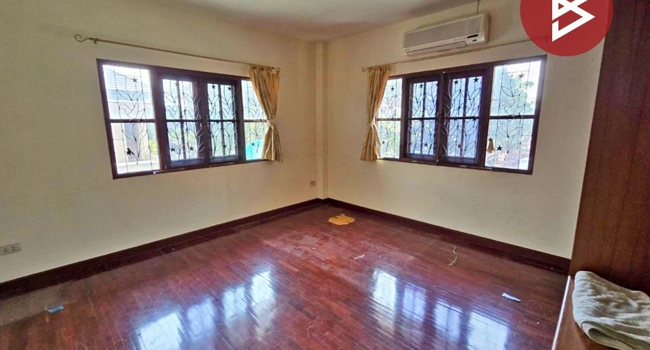 For sale 4 bedrooms house in Mueang Samut Prakan, Samut Prakan