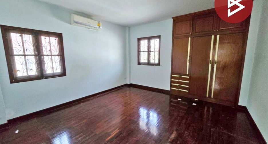 For sale 4 bedrooms house in Mueang Samut Prakan, Samut Prakan