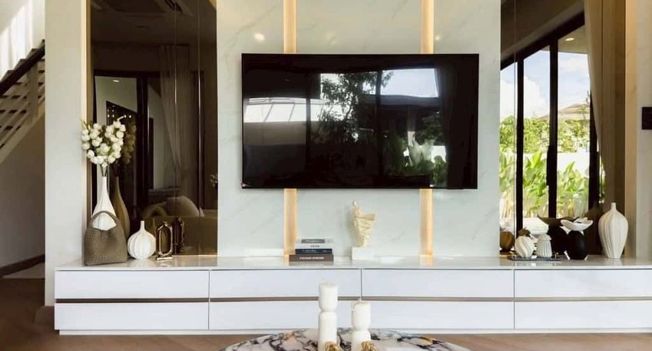 For rent 4 bedrooms house in Mueang Chiang Mai, Chiang Mai