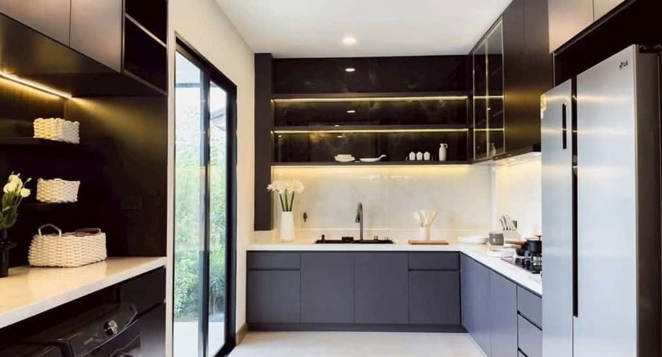 For rent 4 bedrooms house in Mueang Chiang Mai, Chiang Mai