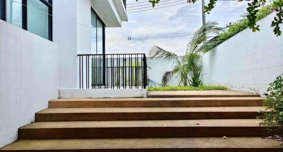 For rent and for sale 4 bedrooms house in San Kamphaeng, Chiang Mai