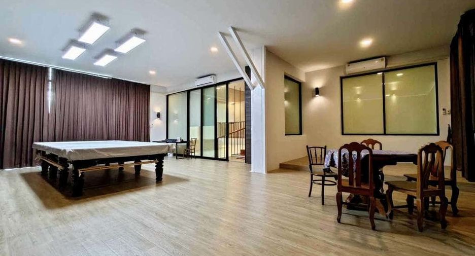 For rent and for sale 4 bedrooms house in San Kamphaeng, Chiang Mai
