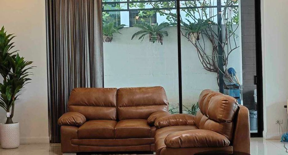 For rent and for sale 4 bedrooms house in San Kamphaeng, Chiang Mai