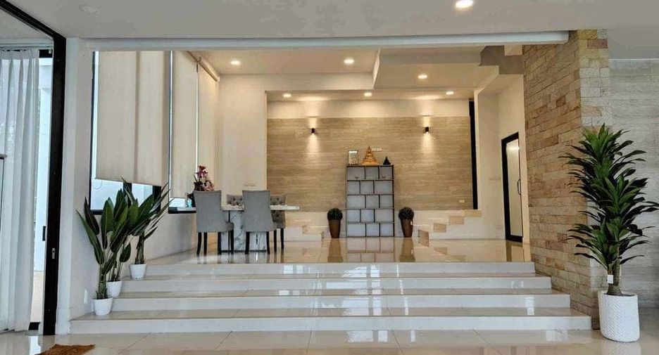 For rent and for sale 4 bedrooms house in San Kamphaeng, Chiang Mai
